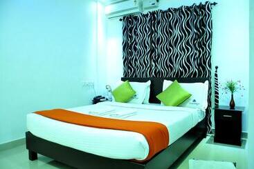 هتل Chandana Inn