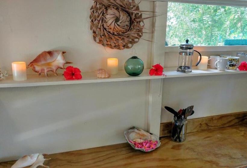 هتل Matriki Beach Huts