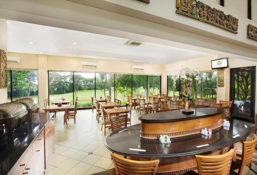 هتل Puri Kiic Golf View