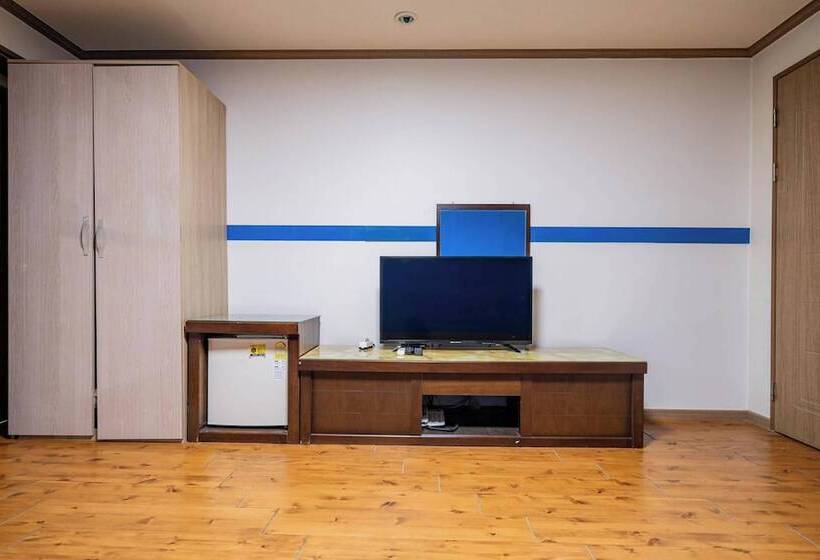 호텔 Hongcheon Resortel