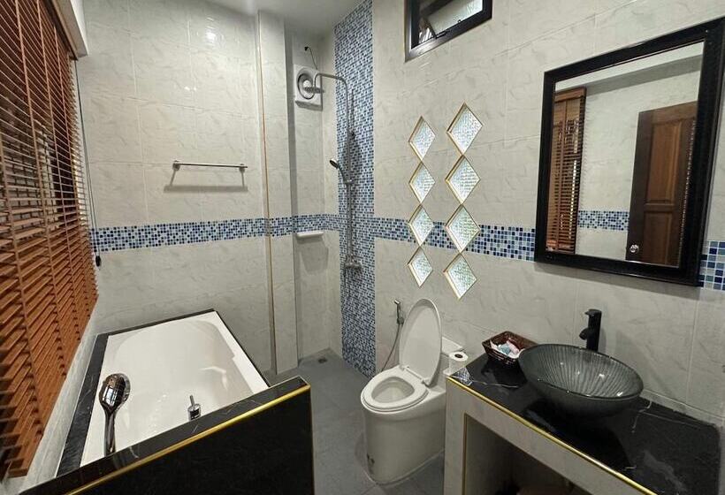 ホテル Capital O 75518 Baan Rose Resort Ao Luk