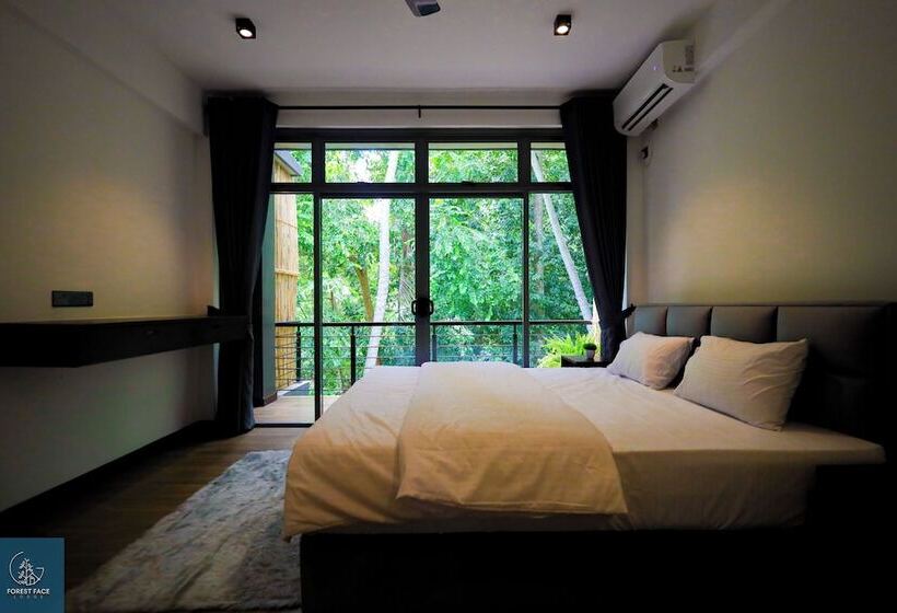 פנסיון Forest Face Lodge