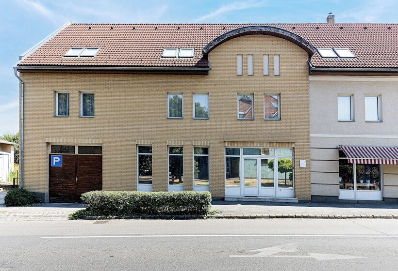 تختخواب و صبحانه Villa Oliver Gödöllő