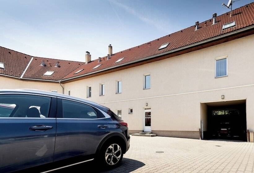 تختخواب و صبحانه Villa Oliver Gödöllő