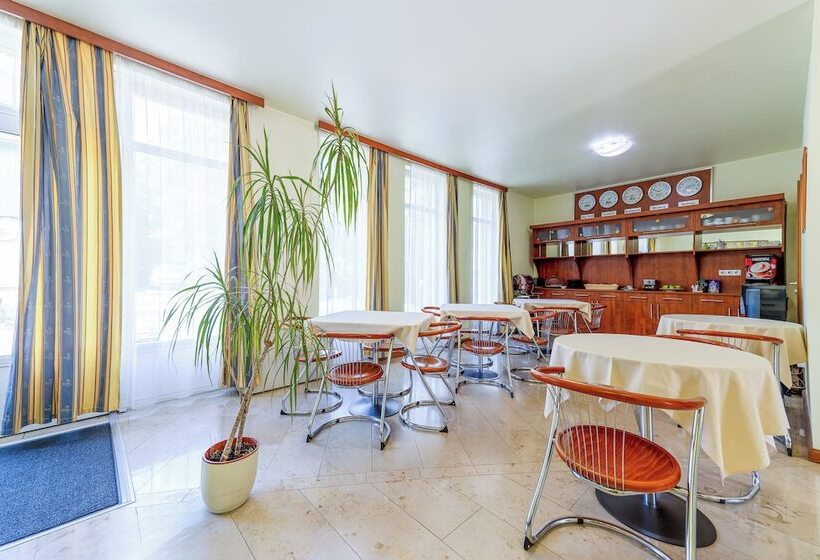 تختخواب و صبحانه Villa Oliver Gödöllő