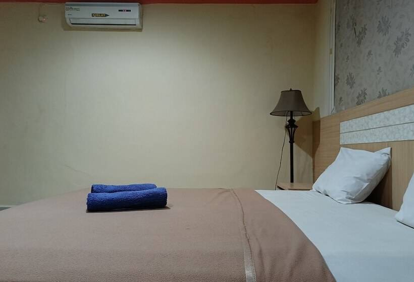 هتل Oyo 94112 Homestay Ananda Luwuk
