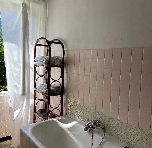 ベッドアンドブレックファースト Chambres D Hôtes Villa Les Rosiers   Garance