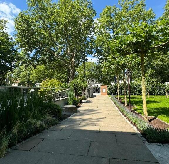 تختخواب و صبحانه Garden Apartments