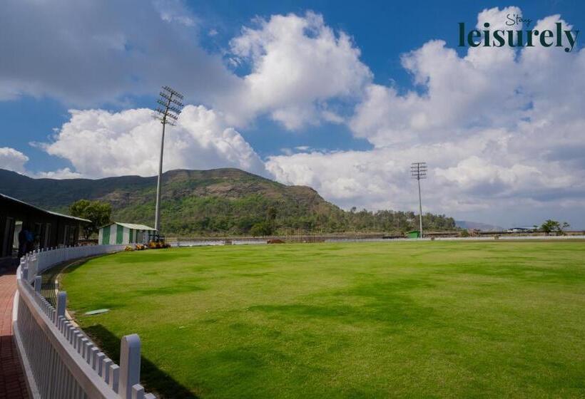 בית מלון כפרי Stay Leisurely   Pavilion By The Hills, Lonavala   Stadium View Rooms