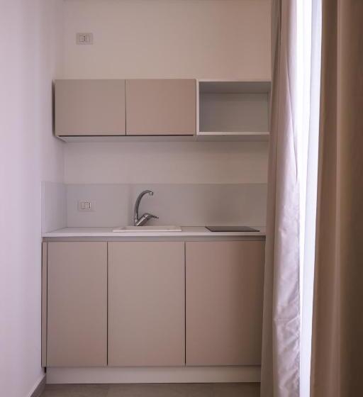 پانسیون Atena Room