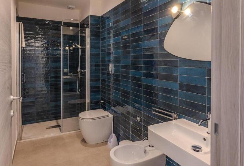 پانسیون Aura Room