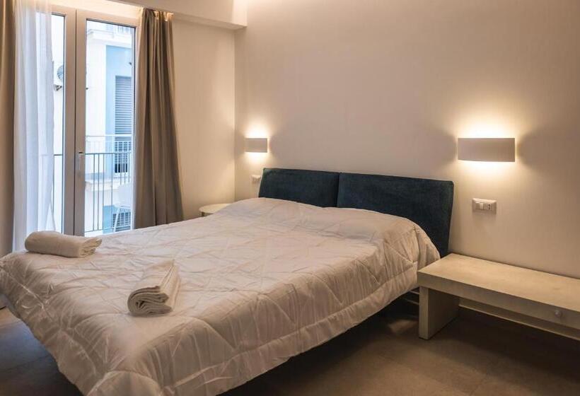 پانسیون Aura Room