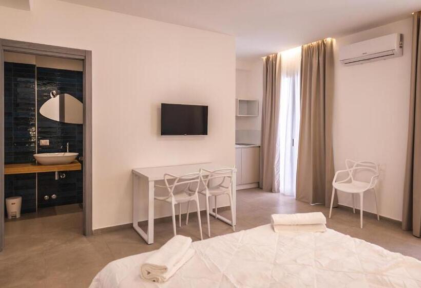 پانسیون Aura Room