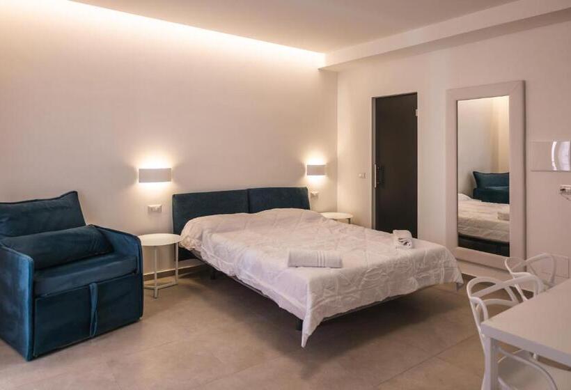 پانسیون Aura Room