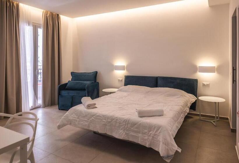 پانسیون Aura Room