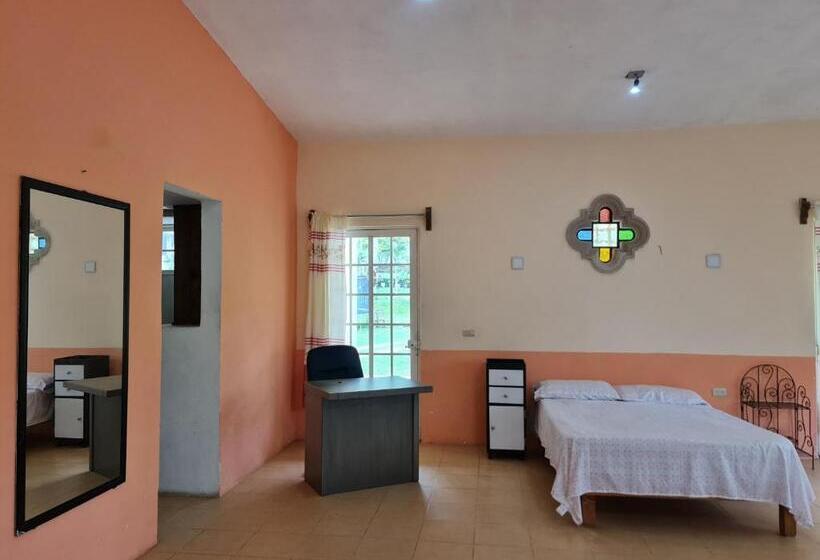 بنسيون Hostal El Jardín De Los Anturios