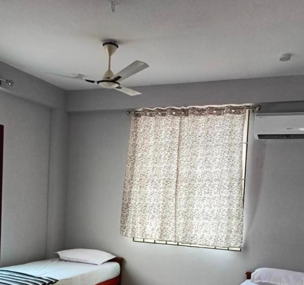 Общежитие Fully Furnished Rooms, Kakkanad, Ernakulam