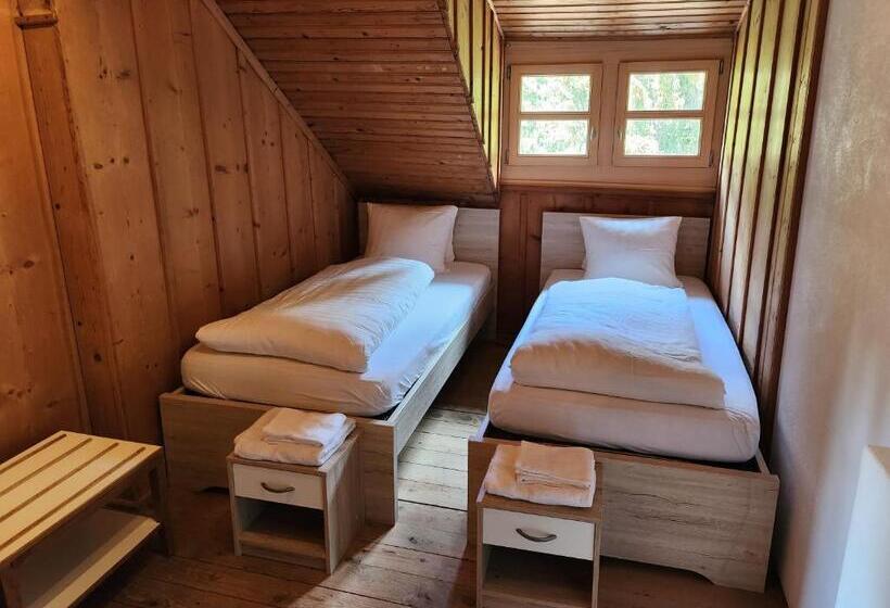 ユースホステル Gasthaus Crestasee