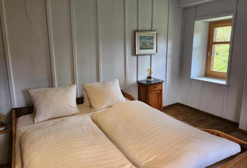 ユースホステル Gasthaus Crestasee