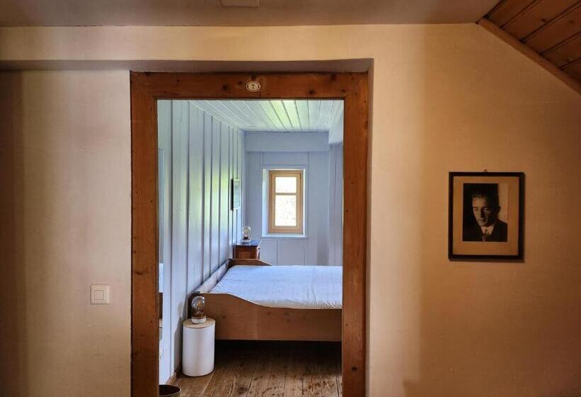 ユースホステル Gasthaus Crestasee