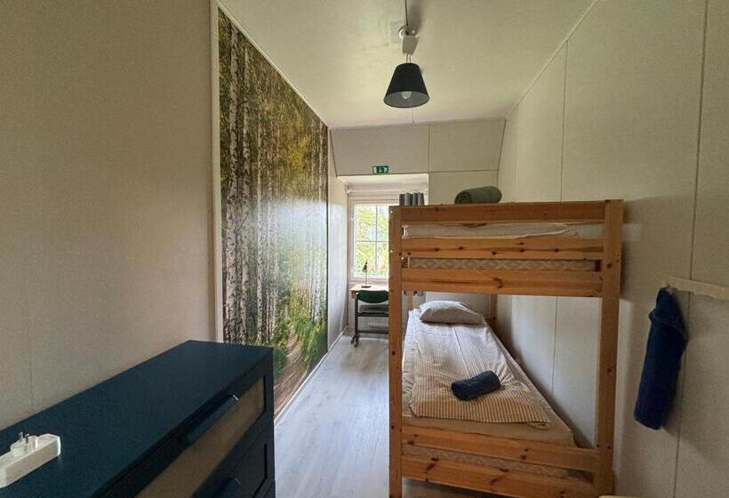 旅馆 Kirjais Skola