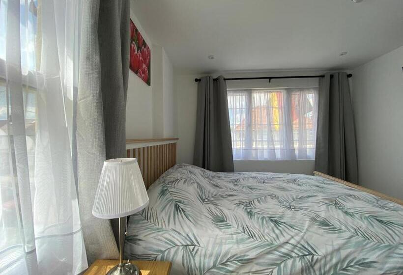 هاستل The Prince Albert, Whitton