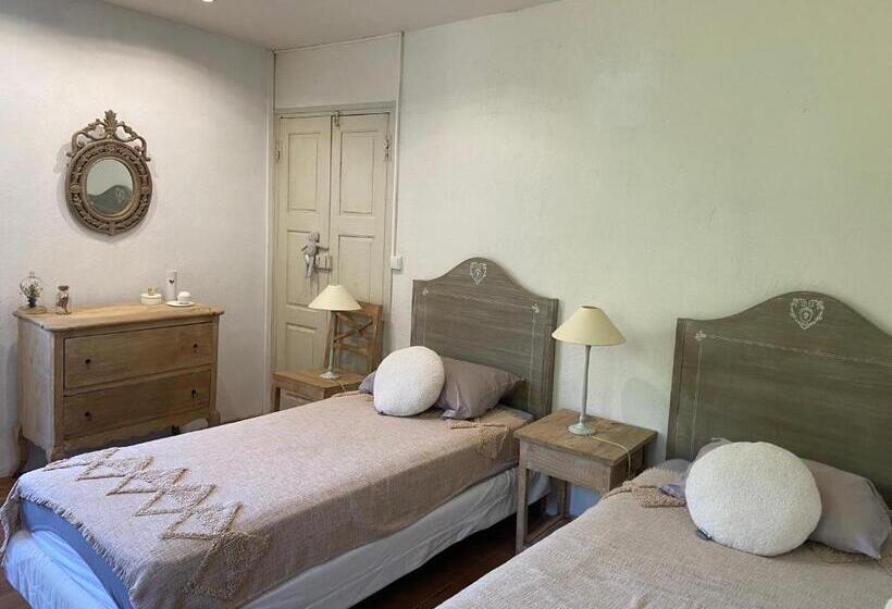 ベッドアンドブレックファースト Chambres D Hôtes De La Villa Les Rosiers   Eglantine