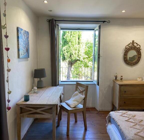 ベッドアンドブレックファースト Chambres D Hôtes De La Villa Les Rosiers   Eglantine