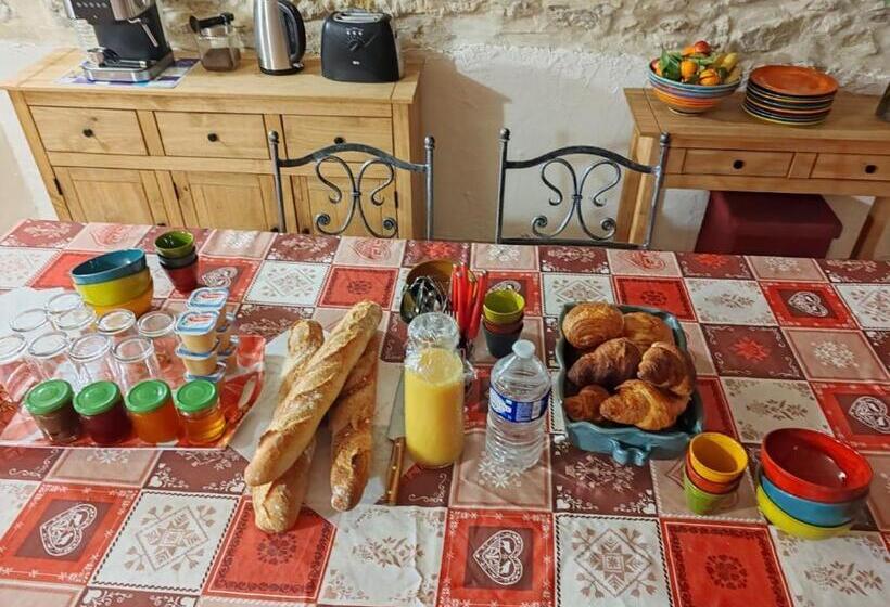 مبيت وإفطار Chambres D Hôtes L Amphitryon 5 Chambres