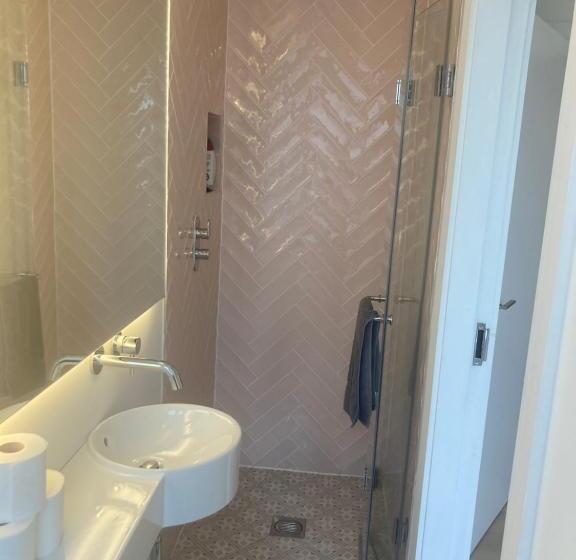 住宿加早餐  Lime Tree Cottage   Double Room With Ensuite