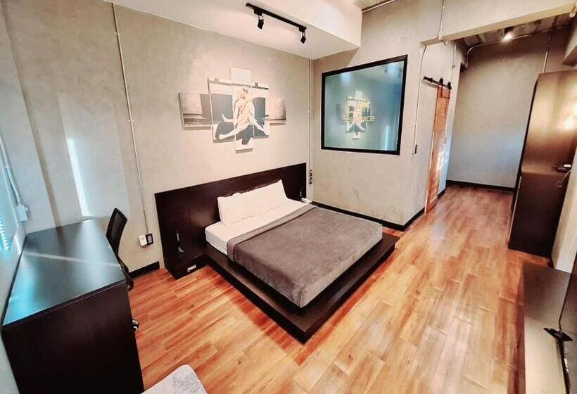 هتل Capital O 75512 Loft Residence  Suphanburi