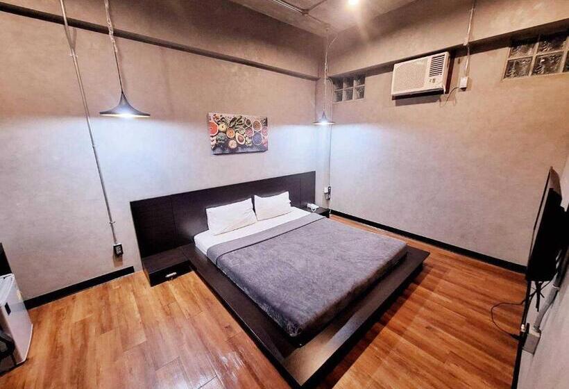 هتل Capital O 75512 Loft Residence  Suphanburi