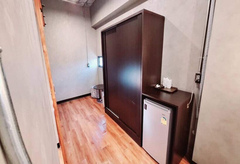 هتل Capital O 75512 Loft Residence  Suphanburi