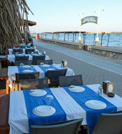 هتل Gargaron Beach