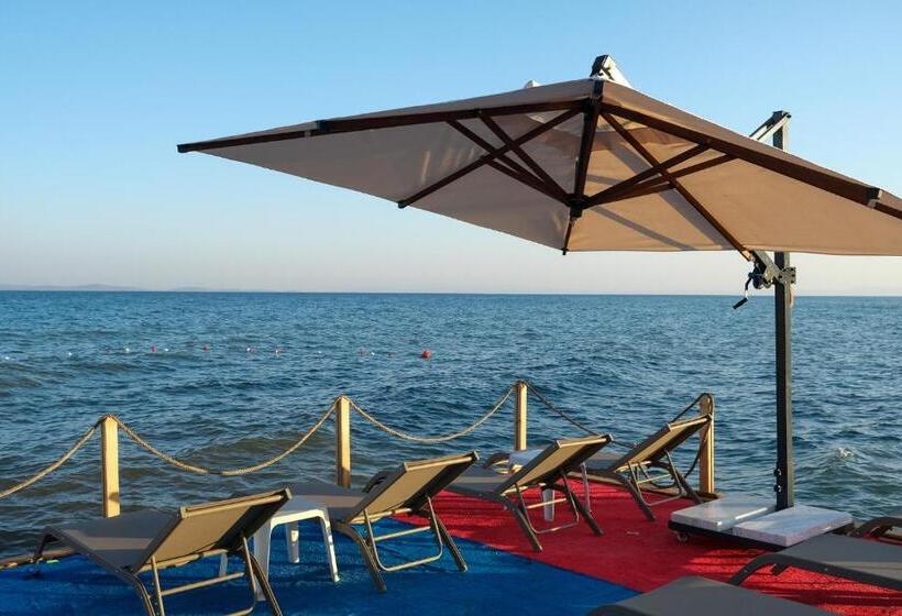 هتل Gargaron Beach