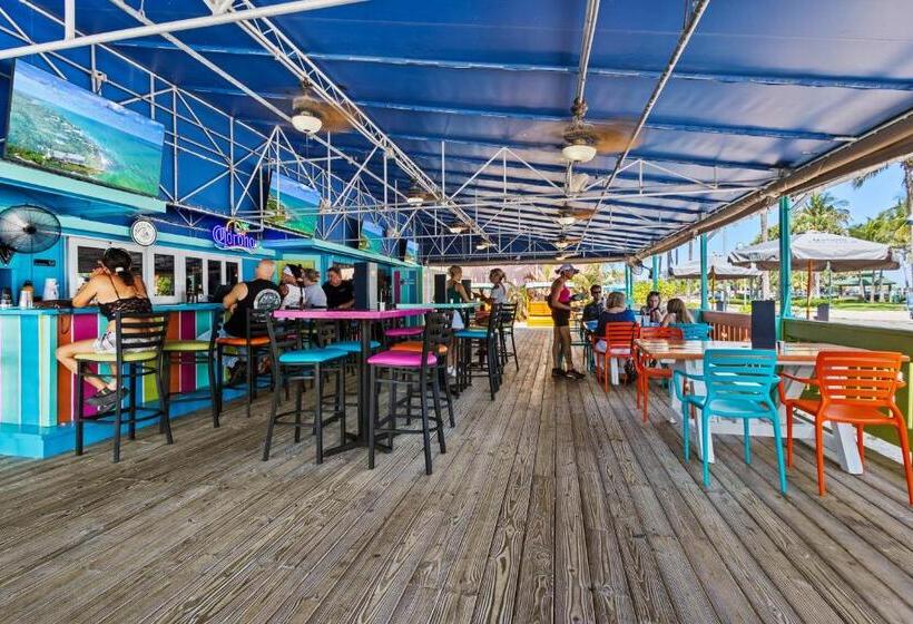 فندق Oceanfront Inn Suite, Ocean And Inlet Views, King Bed, #12