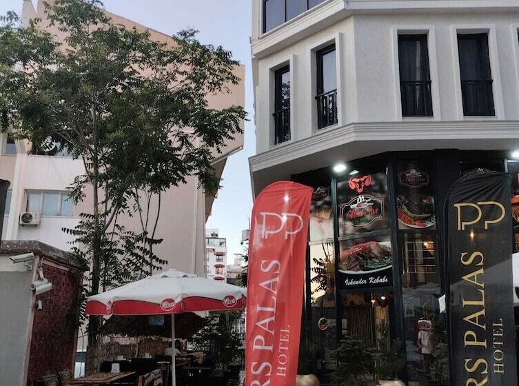 בית מלון כפרי Pars Palas