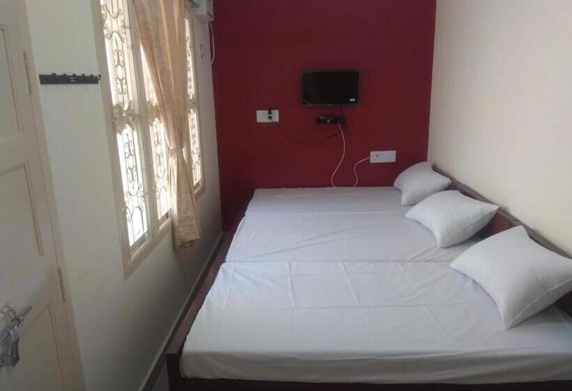 בית מלון כפרי Pmr Enclave Near Apollo Hospital