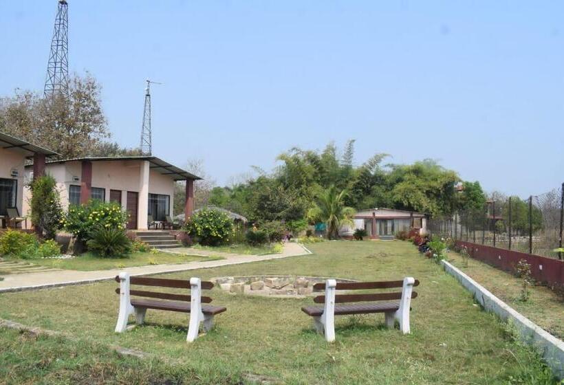 בית מלון כפרי The Lake View Tadoba