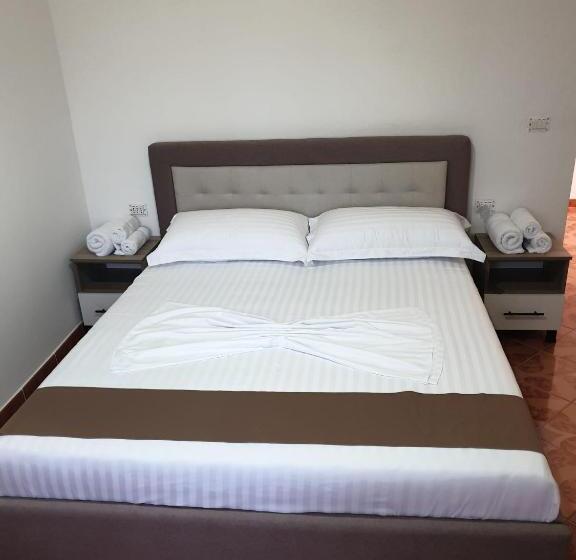 پانسیون Centre Vlore Guest House