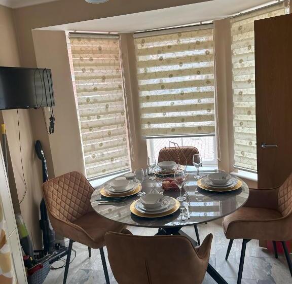 پانسیون Lavish 3 Story House With Full Of Comfort