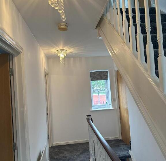 پانسیون Lavish 3 Story House With Full Of Comfort