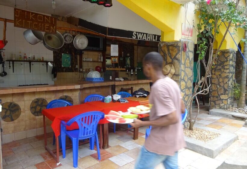 تختخواب و صبحانه Homeland Swahili Lodge   Hostel