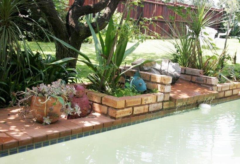 צימר Midrand Wild Goose Guest House & Conferencing Venue