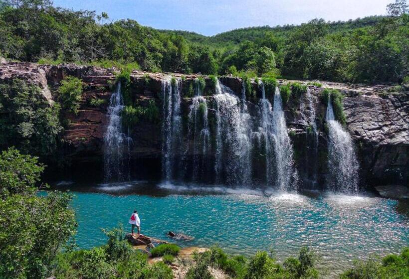 ユースホステル Pousada E Camping Claro Casa De Pedra De Delfinópolis  Mg