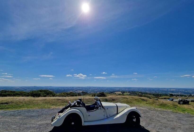 הוסטל The Stagg Inn & Classic Car Experience