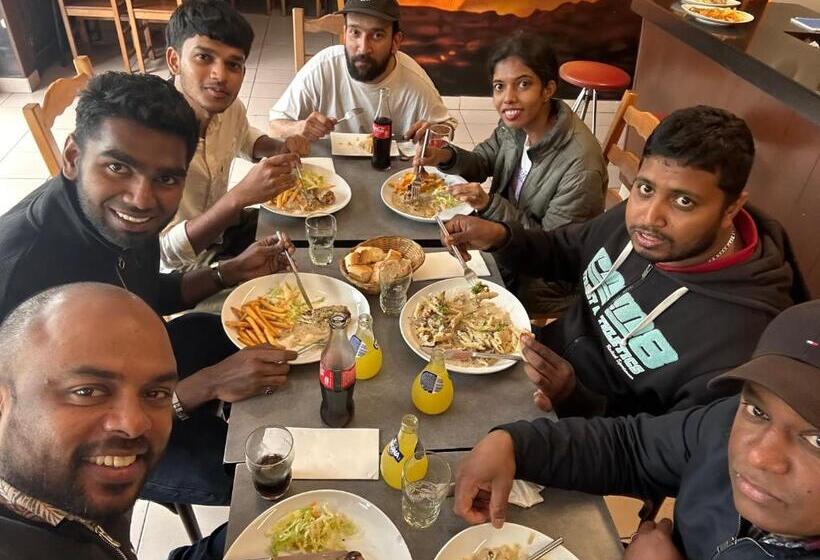 تختخواب و صبحانه Biriyani House