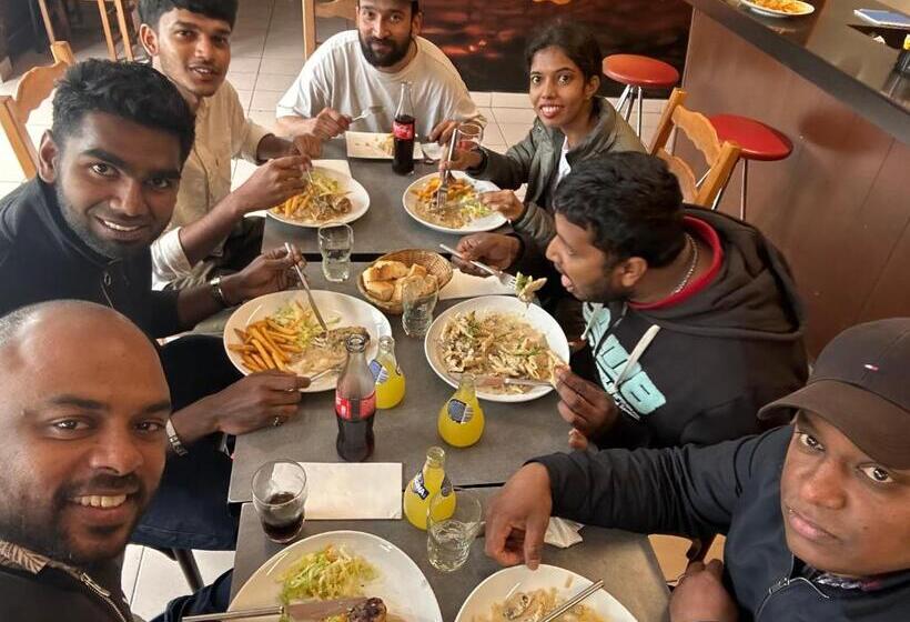 تختخواب و صبحانه Biriyani House