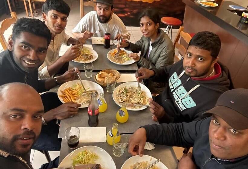 تختخواب و صبحانه Biriyani House
