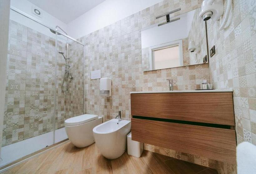 تختخواب و صبحانه Guest Room 144